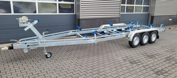 Boat trailer 7.8m 3x1800kg