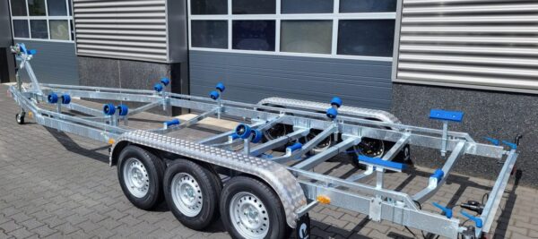 Boat trailer 8.4m 3x1350kg - Image 2