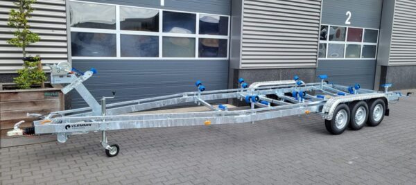 Boat trailer 8.4m 3x1350kg