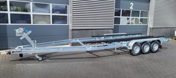 Τρέιλερ με δοκούς 8,4μ 3x1500kg