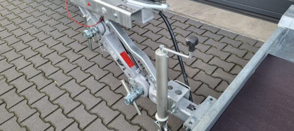 Gooseneck machine transporter 3×1350 kg – 4m x 1.5m - Image 5