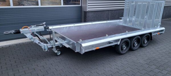 Gooseneck machine transporter 3×1500 kg – 4.8m x 1.8m